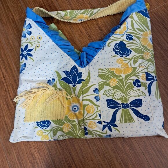 BEACH BAG/ TOTE/OVERNITE BAG REVERSIBLE - Picture 8 of 9